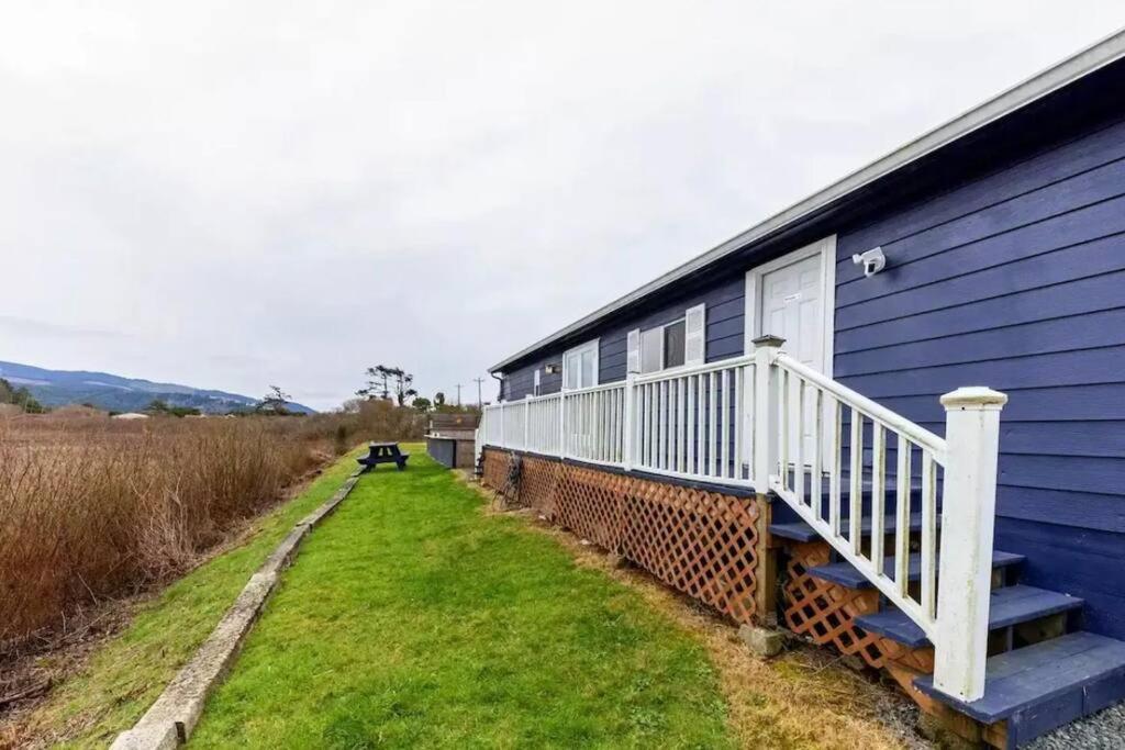 Villa Tiki Escape W/ Amazing Mountain And Marsh Backdrop à Rockaway Beach Extérieur photo