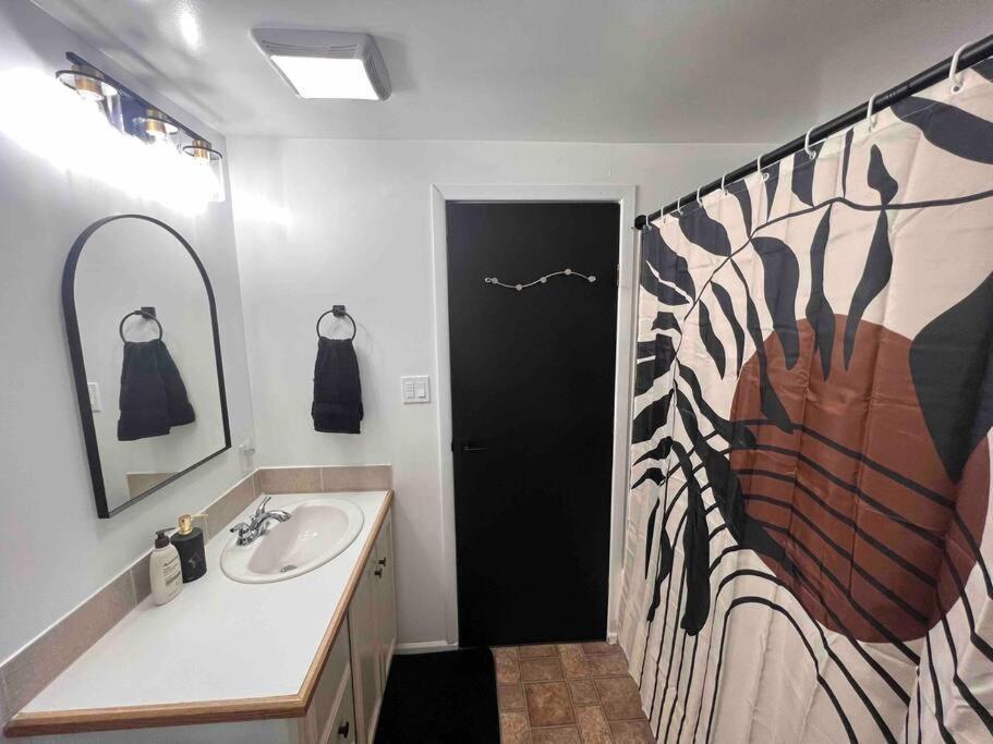 Villa Tiki Escape W/ Amazing Mountain And Marsh Backdrop à Rockaway Beach Extérieur photo