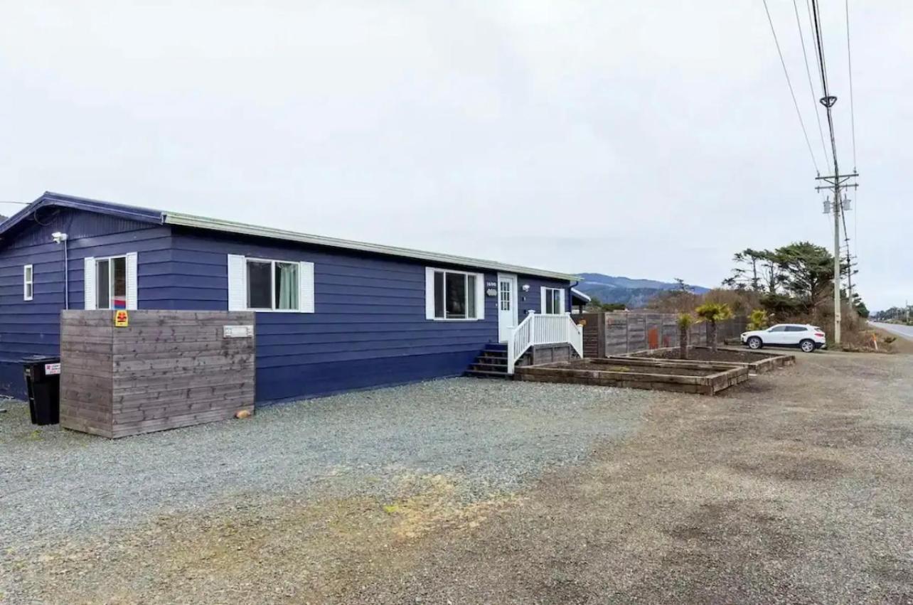 Villa Tiki Escape W/ Amazing Mountain And Marsh Backdrop à Rockaway Beach Extérieur photo