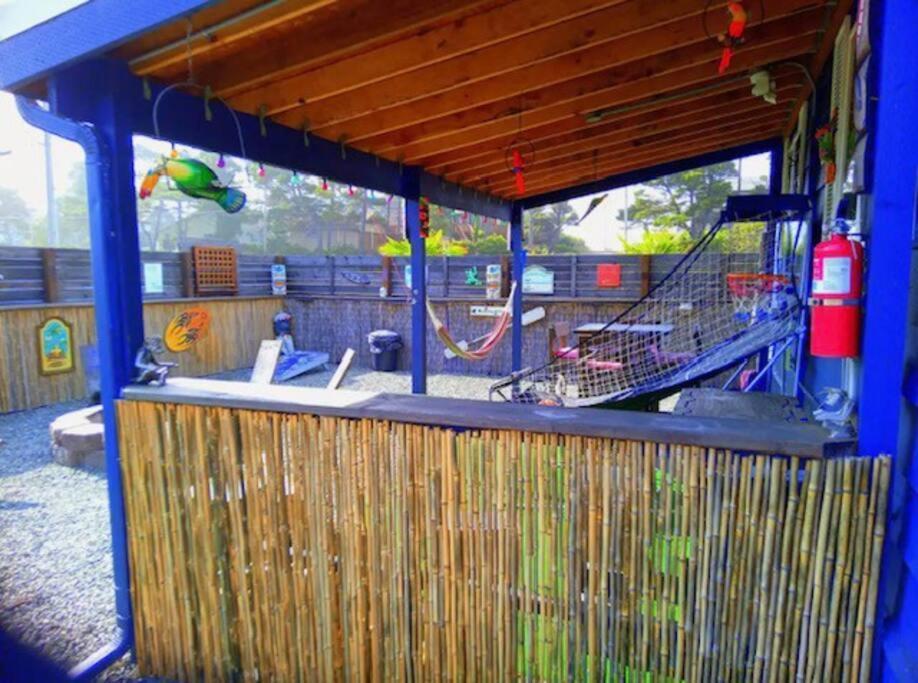 Villa Tiki Escape W/ Amazing Mountain And Marsh Backdrop à Rockaway Beach Extérieur photo