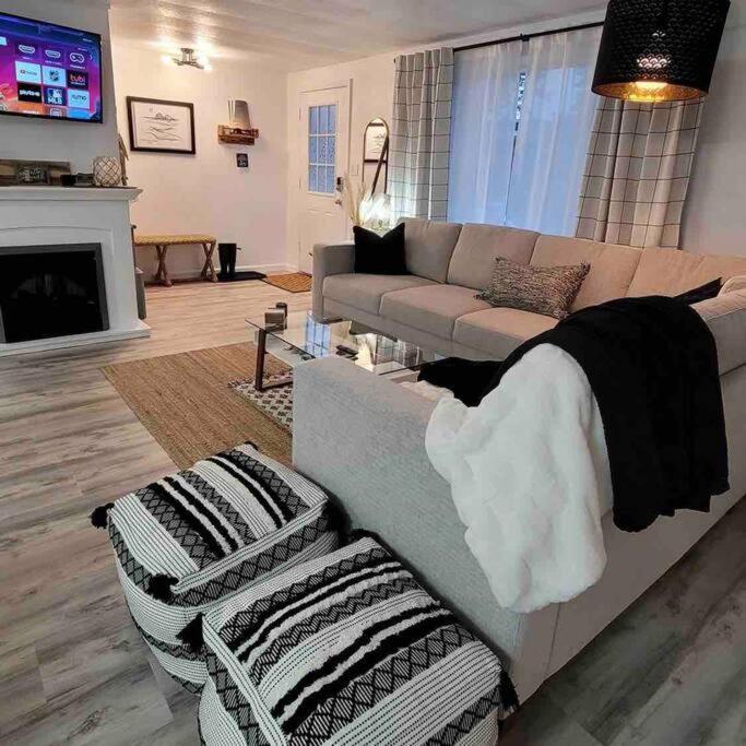 Villa Tiki Escape W/ Amazing Mountain And Marsh Backdrop à Rockaway Beach Extérieur photo